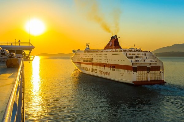 Croisière dans les fjords islandais : voyager vers la beauté naturelle de l'Islande